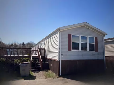 839 Basswood Ln, Iowa City, IA 52246