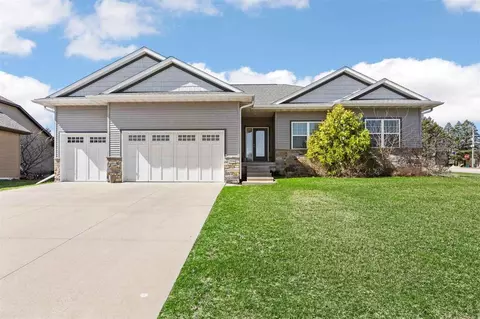 2990 High Bluff Dr, Coralville, IA 52241