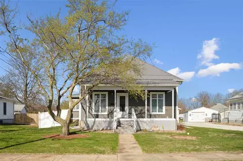 612 S Stone St, Sigourney, IA 52591