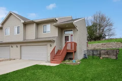 2038 Northland Cir, Coralville, IA 52241