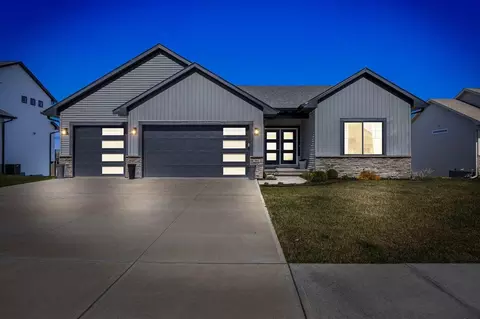 302 Dogwood Ln, Tiffin, IA 52340