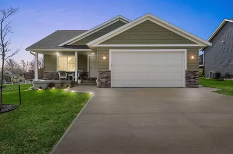 429 Galileo Dr, Riverside, IA 52327