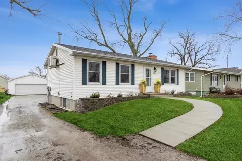 130 Summerhays St, Tiffin, IA 52340