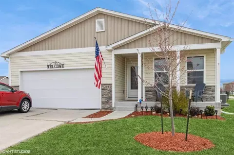 261 Old Oak Rdg, Hills, IA 52235