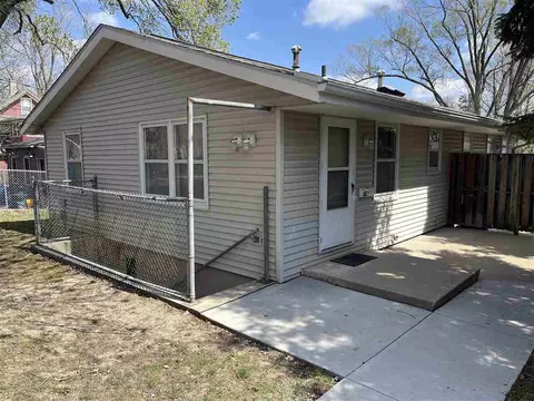 831 Maggard St, Iowa City, IA 52240