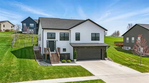 932 5th St, Kalona, IA 52247