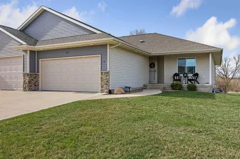 3233 Riviera Ct SW, Cedarrapids, IA 52404