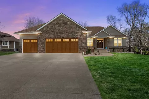 2814 NE Sunset Dr NE, Swisher, IA 52338