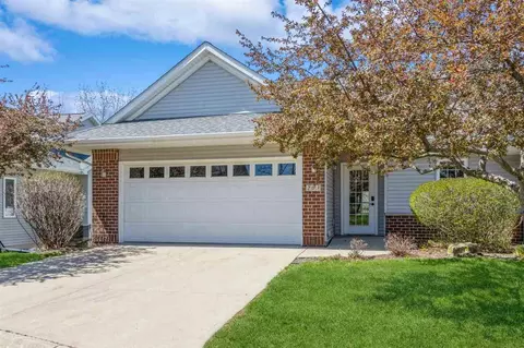 203 Manchester Ln, Iowa City, IA 52245