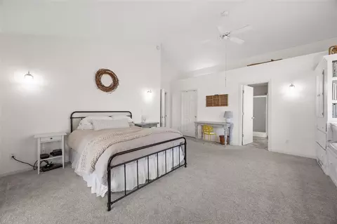 Bedroom - 4117 NE Riverview Rd NE, Cedar Rapids, IA 52411 photo 2 of 4