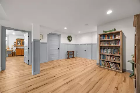 Entry Way - 4117 NE Riverview Rd NE, Cedar Rapids, IA 52411 photo 4 of 4