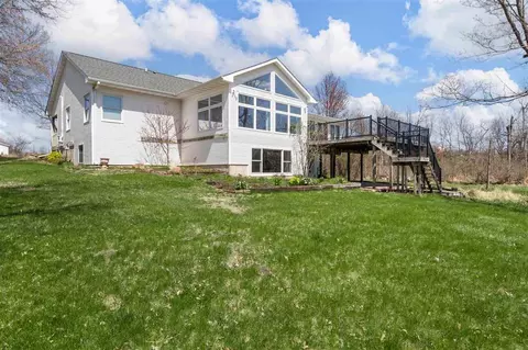 Exterior - 4117 NE Riverview Rd NE, Cedar Rapids, IA 52411 photo 9 of 11