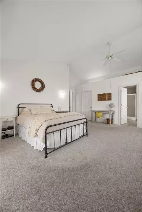 Bedroom - 4117 NE Riverview Rd NE, Cedar Rapids, IA 52411 photo 3 of 4