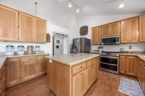 Kitchen - 4117 NE Riverview Rd NE, Cedar Rapids, IA 52411 photo 3 of 6