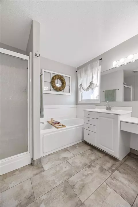 Bath - 4117 NE Riverview Rd NE, Cedar Rapids, IA 52411 photo 2 of 6