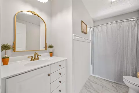 Bath - 4117 NE Riverview Rd NE, Cedar Rapids, IA 52411 photo 5 of 6