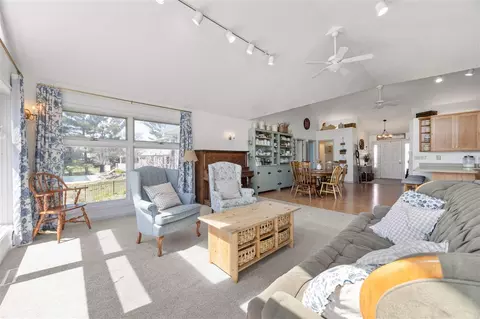 Living - 4117 NE Riverview Rd NE, Cedar Rapids, IA 52411 photo 4 of 4