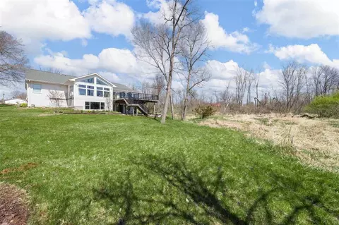 Exterior - 4117 NE Riverview Rd NE, Cedar Rapids, IA 52411 photo 10 of 11