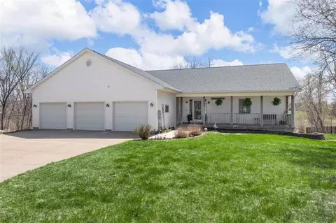 Exterior - 4117 NE Riverview Rd NE, Cedar Rapids, IA 52411 photo 3 of 11