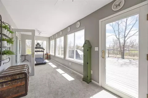 Entry Way - 4117 NE Riverview Rd NE, Cedar Rapids, IA 52411 photo 2 of 4