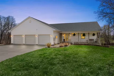 4117 NE Riverview Rd NE, Cedar Rapids, IA 52411