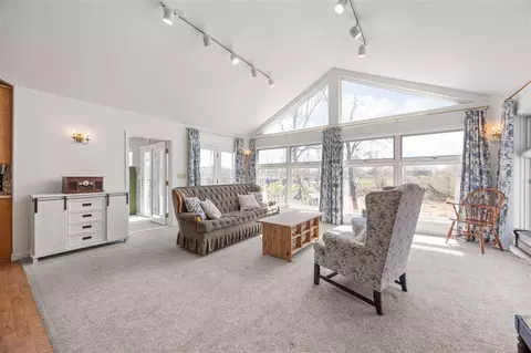 Living - 4117 NE Riverview Rd NE, Cedar Rapids, IA 52411 photo 3 of 4