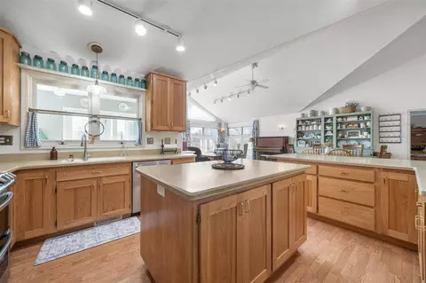 Kitchen - 4117 NE Riverview Rd NE, Cedar Rapids, IA 52411 photo 4 of 6
