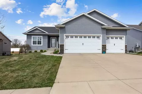 465 Oak Park Cir, Marion, IA 52302