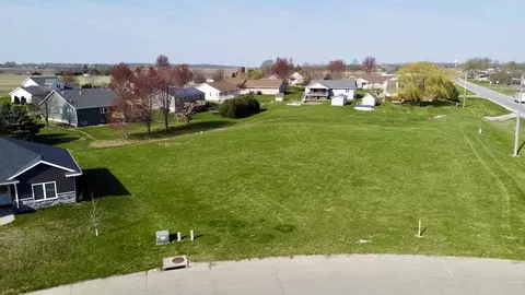 105 Fairlawn Ct, Marengo, IA 52301