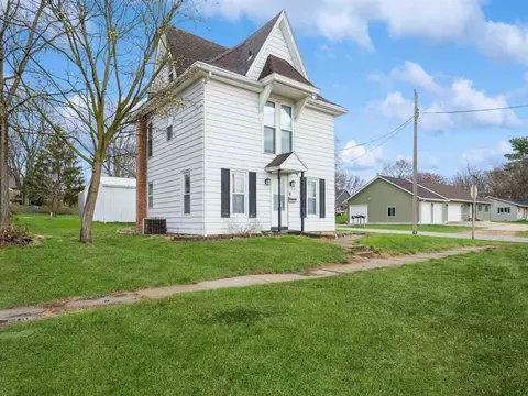 646 State St, Central City, IA 52214