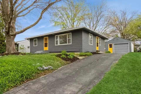 609 4th Ave, Coralville, IA 52241