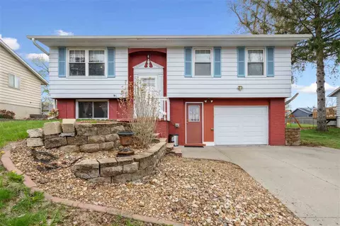 6510 NE Asbury Ln, Cedar Rapids, IA 52402