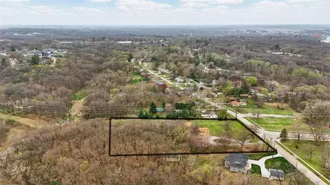 1806 Prairie Du Chien Rd, Iowacity, IA 52245