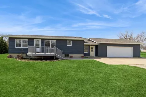 125 S 4th St S, Walford, IA 52351