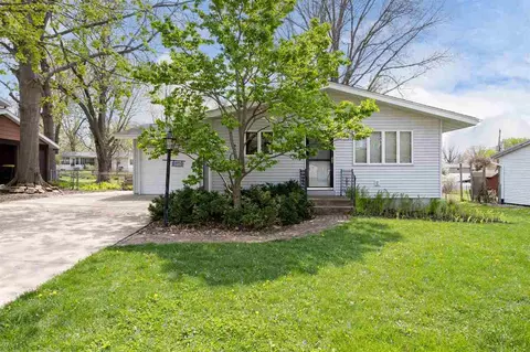 1419 Tracy Ln, Iowa City, IA 52240