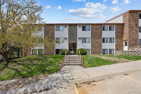 808 Benton Dr, Iowa City, IA 52246