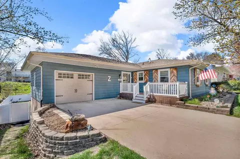 909 Wylde Green Rd, Iowa City, IA 52246