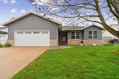 2475 Daleview Dr, Marion, IA 52302