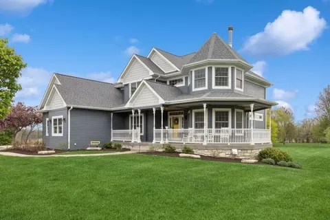 66 Crabapple Ct, Iowa City, IA 52246