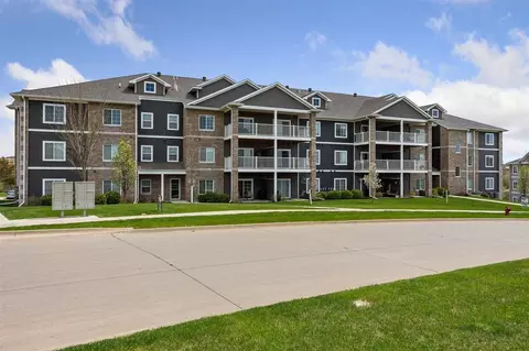 2867 Spring Rose Cir, Coralville, IA 52241