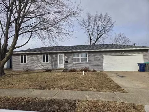 105 Knotty Circle Dr, West Liberty, IA 52776