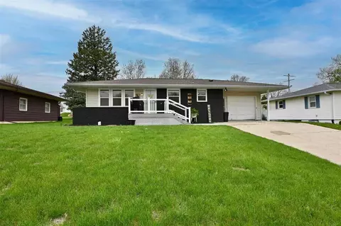 910 Terry Dr, Williamsburg, IA 52361