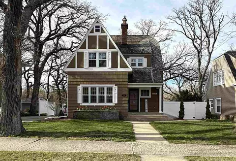 828 1st St NW, Mason City, IA 50401