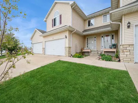 3561 SW Stoneview Cir, Cedar Rapids, IA 52404