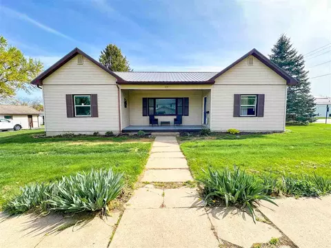 319 W Walnut St, Sigourney, IA 52591