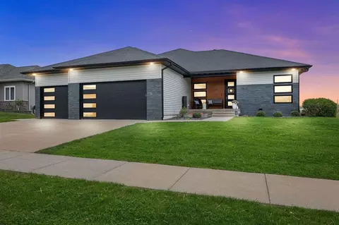 1895 Stone Creek Cir, North Liberty, IA 52317