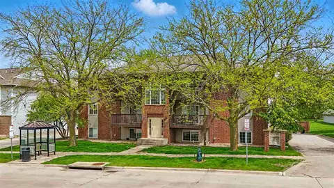 80 Westside Dr, Iowa City, IA 52246