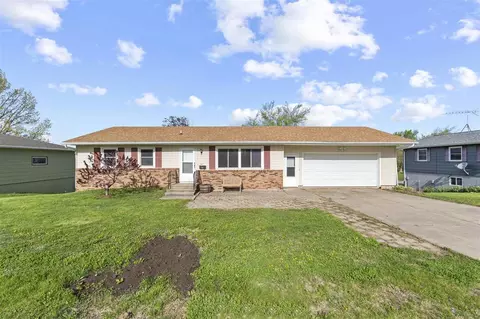 149 Circle Dr, Williamsburg, IA 52361
