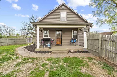 3802 Tipton Rd, Muscatine, IA 52761