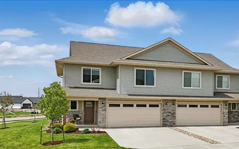 799 River Bend Ln, North Liberty, IA 52317